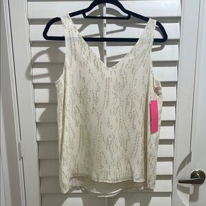 NWT Lilly Pulitzer florin silk sleeveless v-neck
Fish Clip Chiffon Size Small